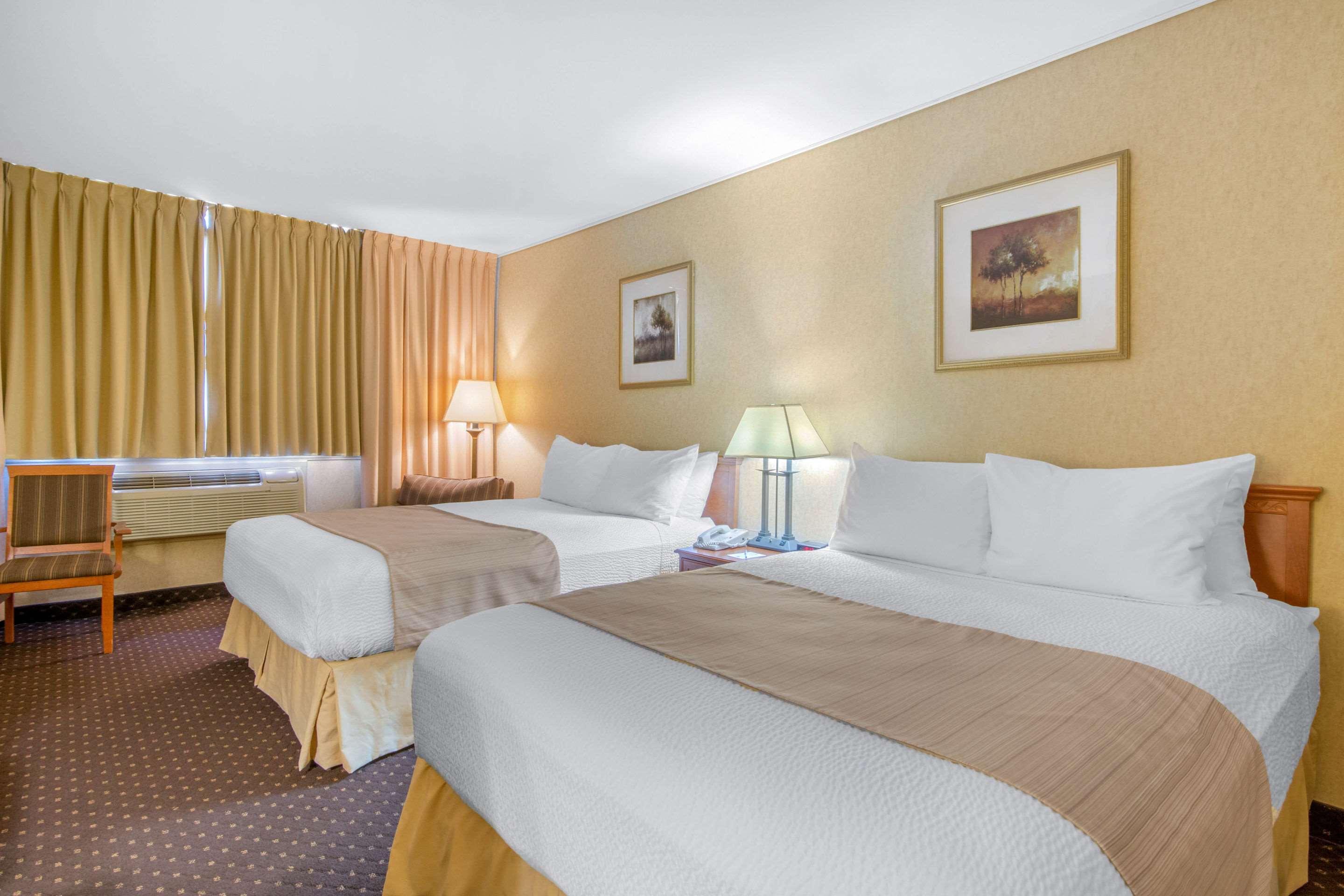 Clarion Hotel Sudbury Bagian luar foto