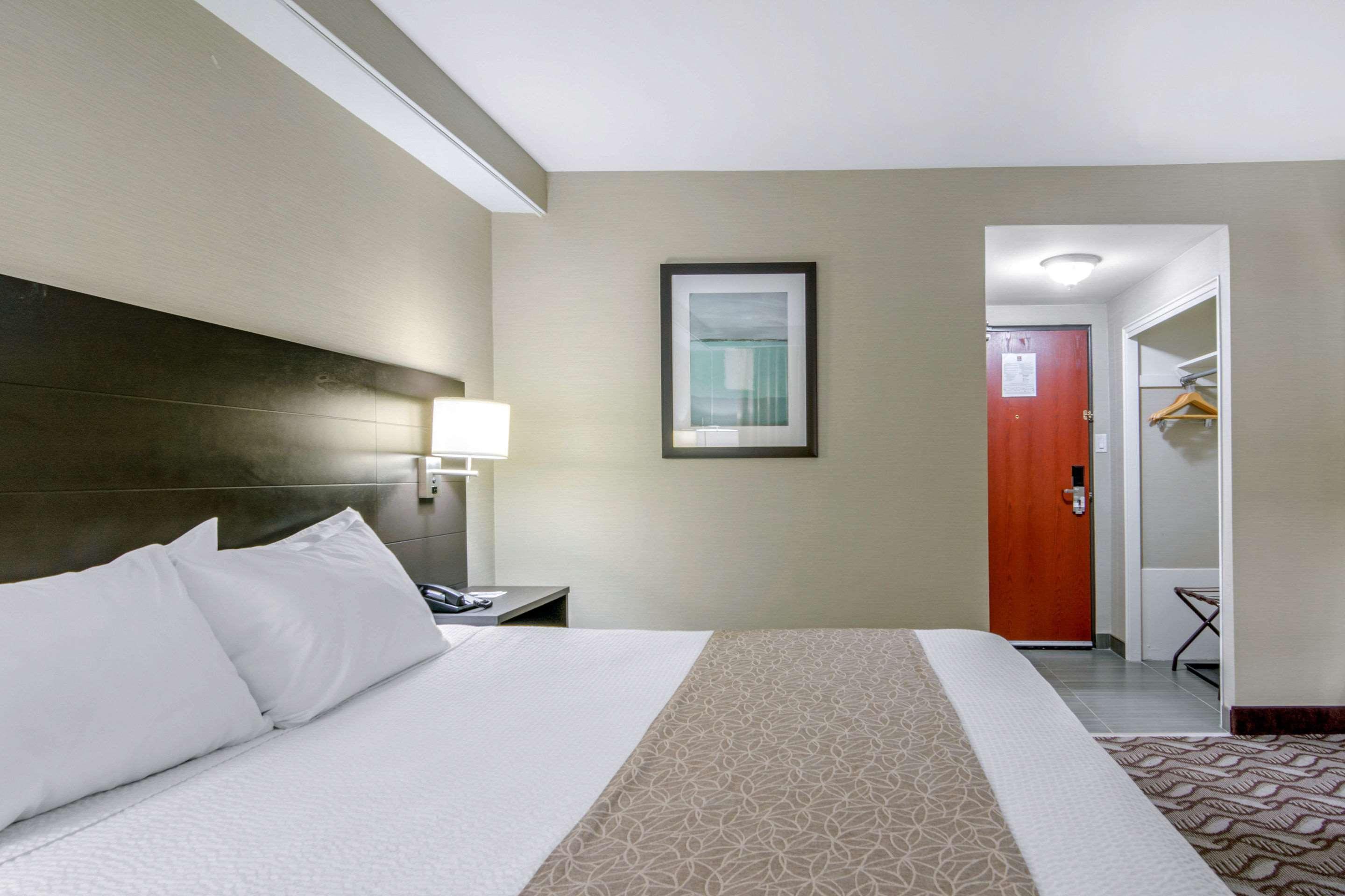 Clarion Hotel Sudbury Bagian luar foto
