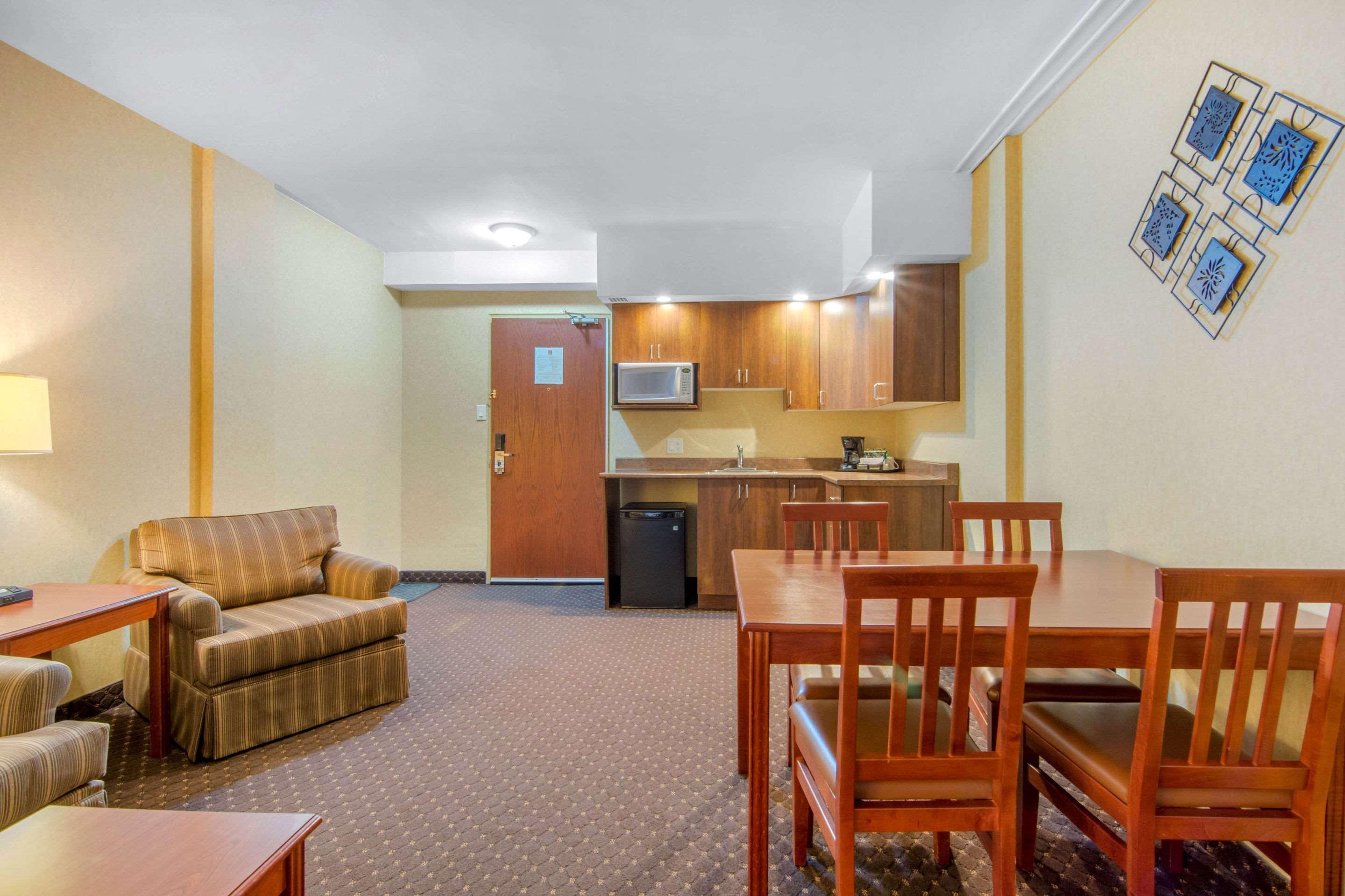Clarion Hotel Sudbury Bagian luar foto