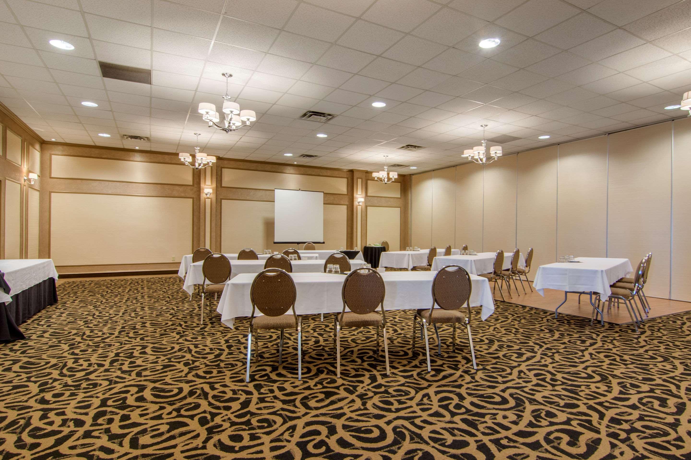 Clarion Hotel Sudbury Bagian luar foto