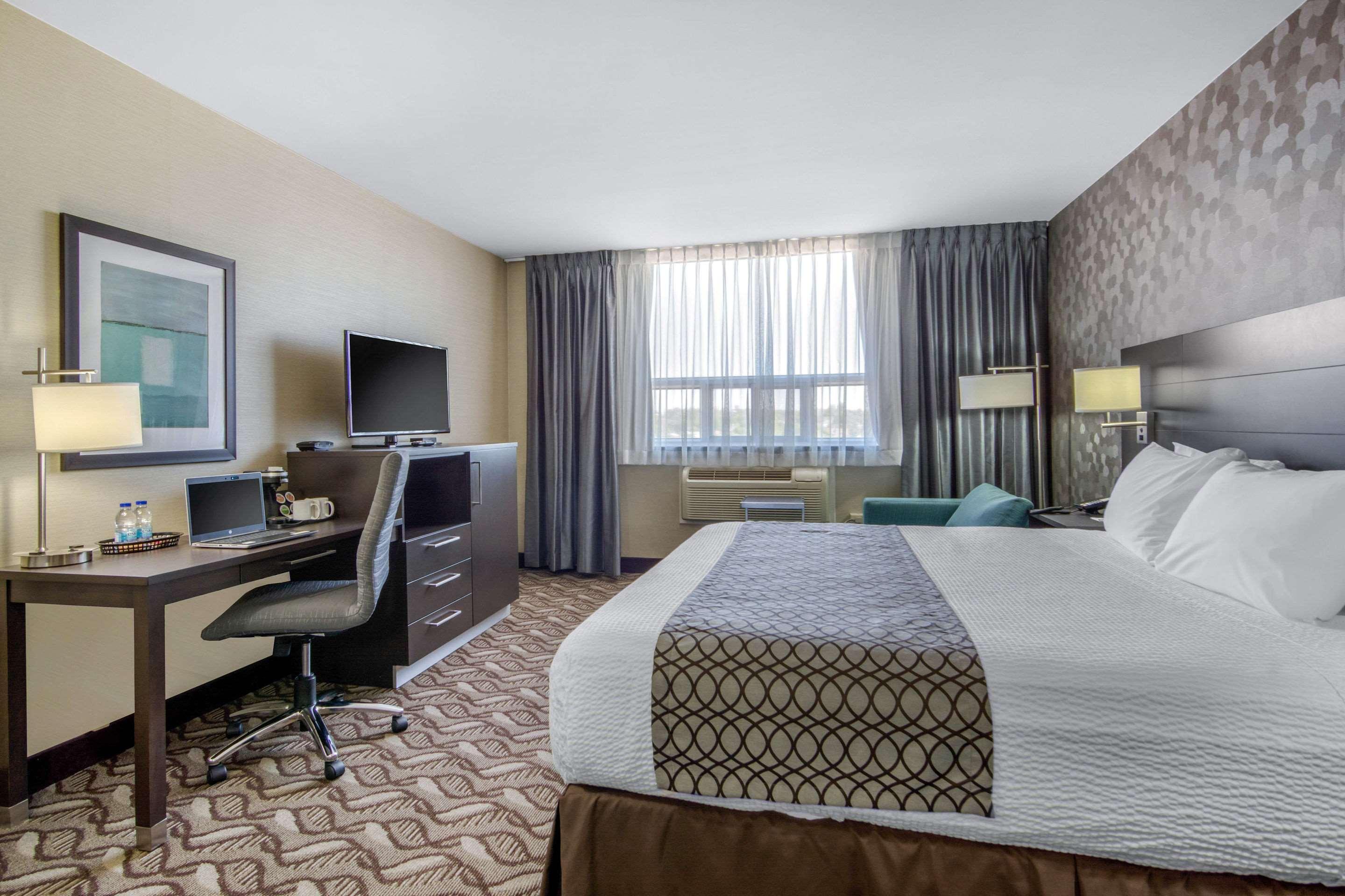 Clarion Hotel Sudbury Bagian luar foto