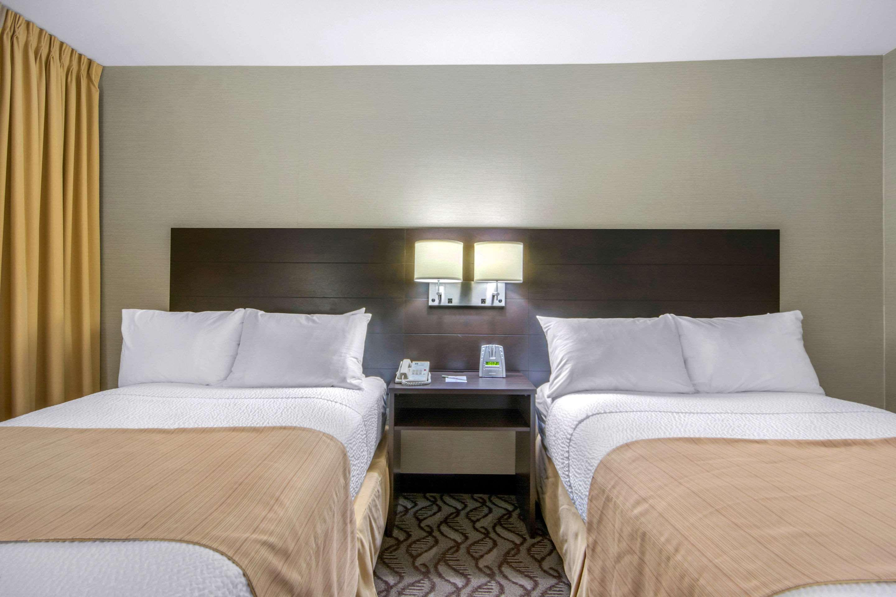 Clarion Hotel Sudbury Bagian luar foto