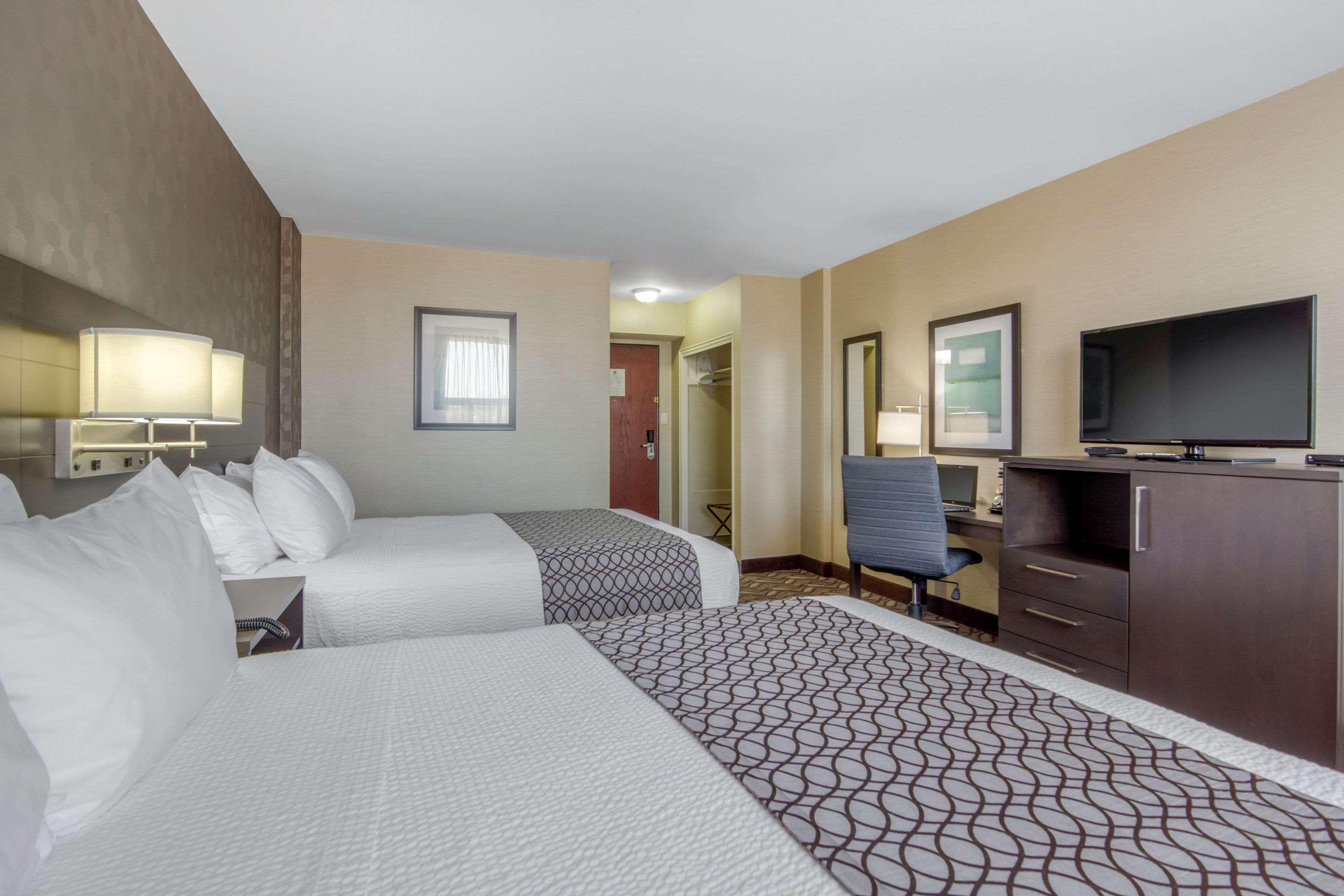 Clarion Hotel Sudbury Bagian luar foto