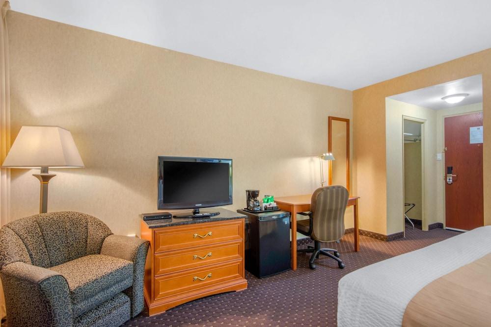 Clarion Hotel Sudbury Bagian luar foto
